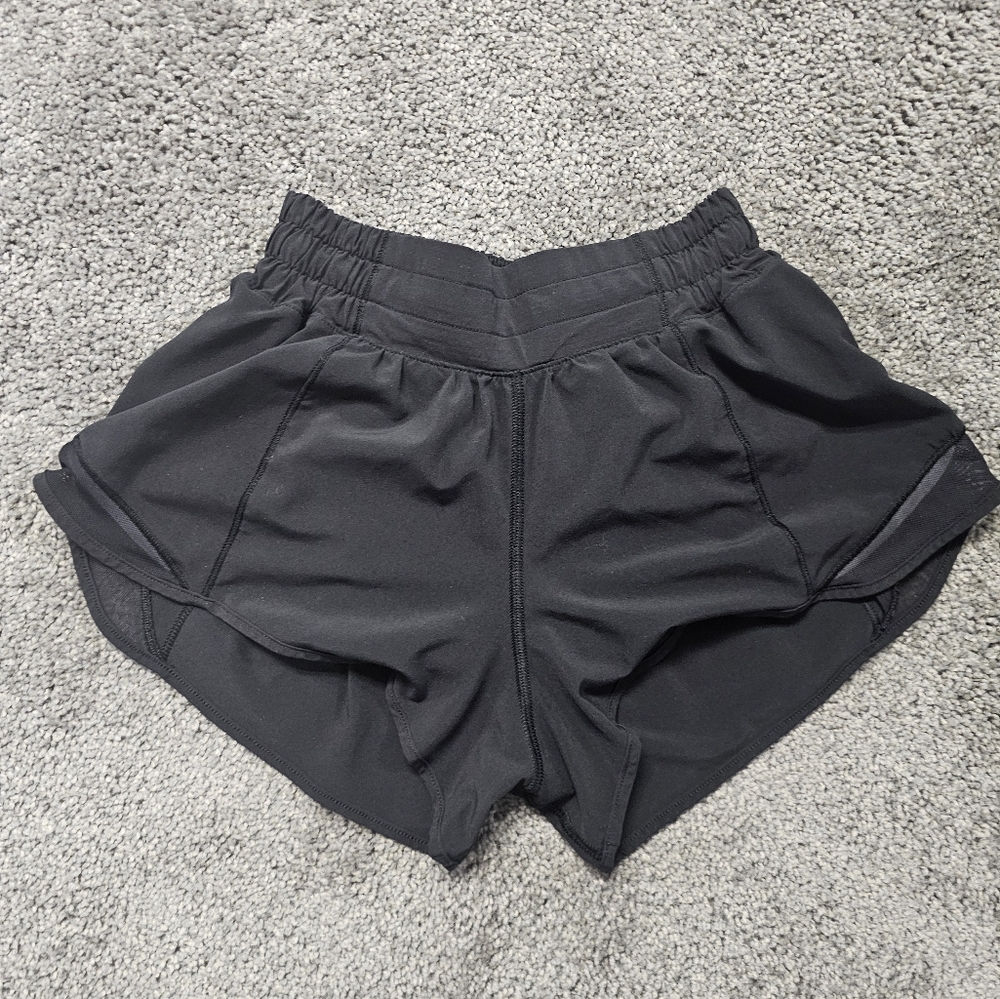 Lululemon Hotty Hot Shorts 2.5” Size 2 Black